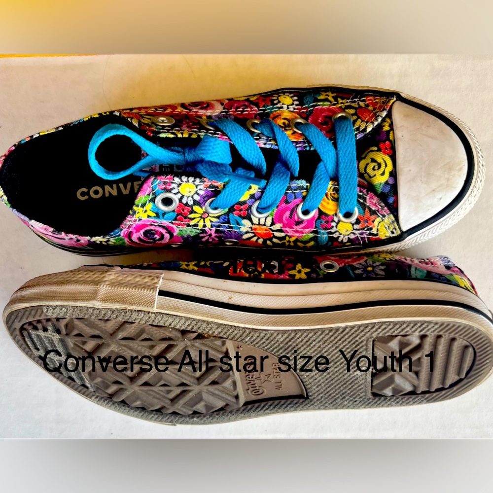 Converse lace up shoe with flowers. Size 1